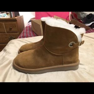 New Uggs never wore